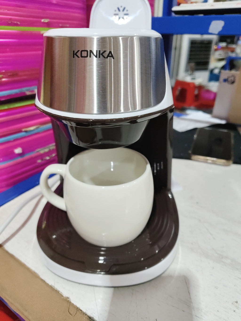 Compact Auto Coffee Maker – One-Touch Brew for Home & Office