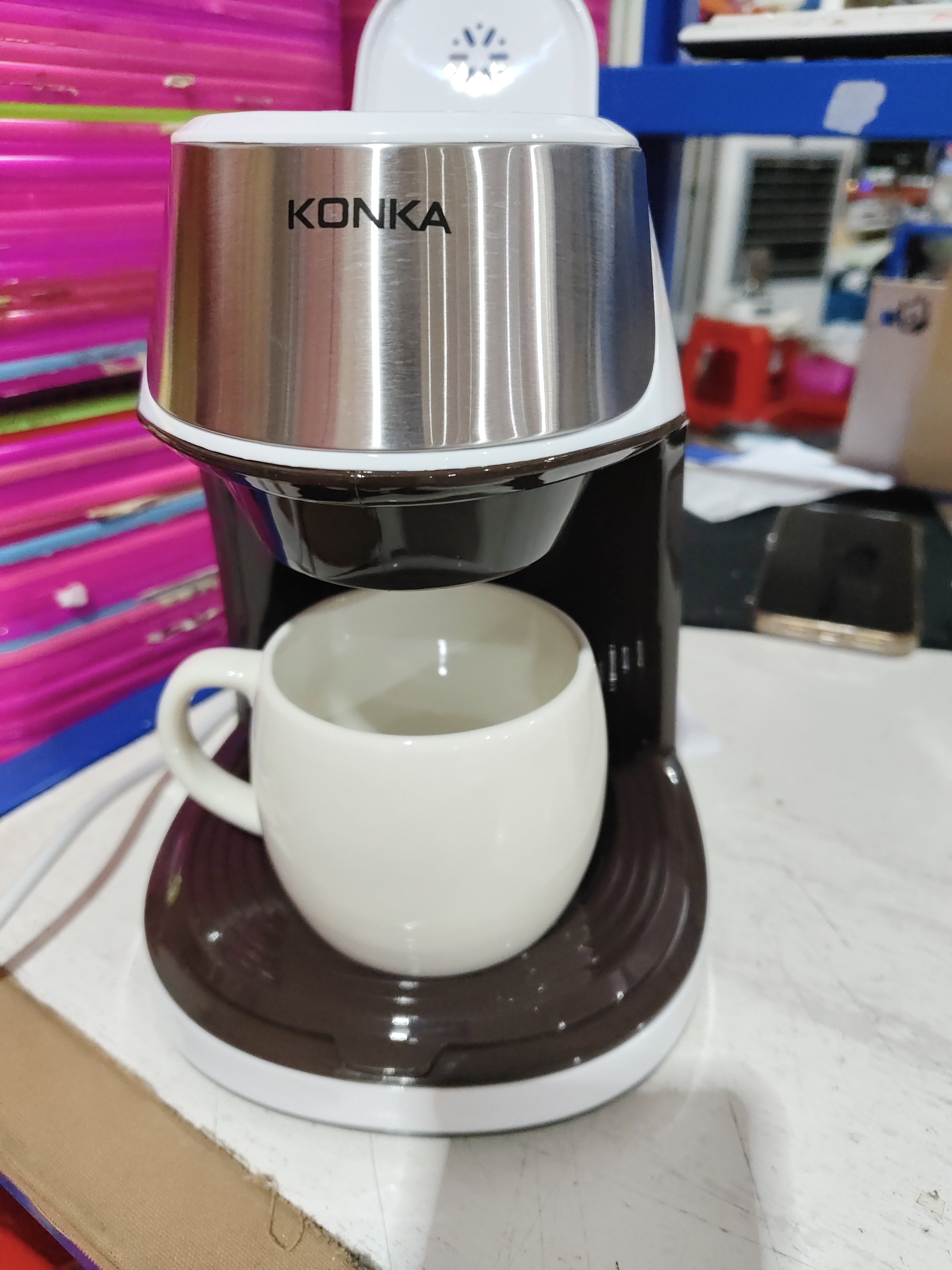Compact Auto Coffee Maker – One-Touch Brew for Home & Office