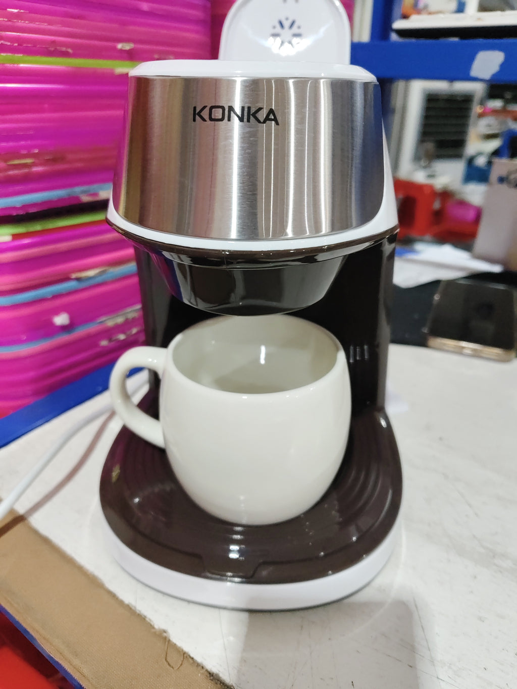Compact Auto Coffee Maker – One-Touch Brew for Home & Office