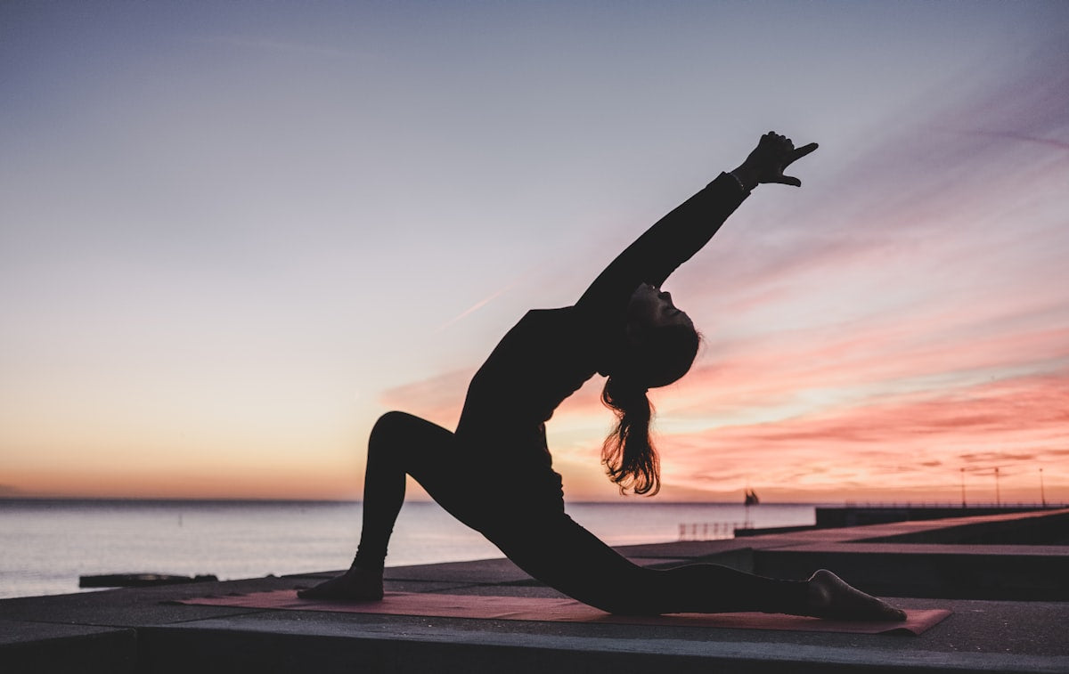Wellness Reset Bundle: Vagus Nerve Device, Liquid Multivitamins, Silk Pillowcase